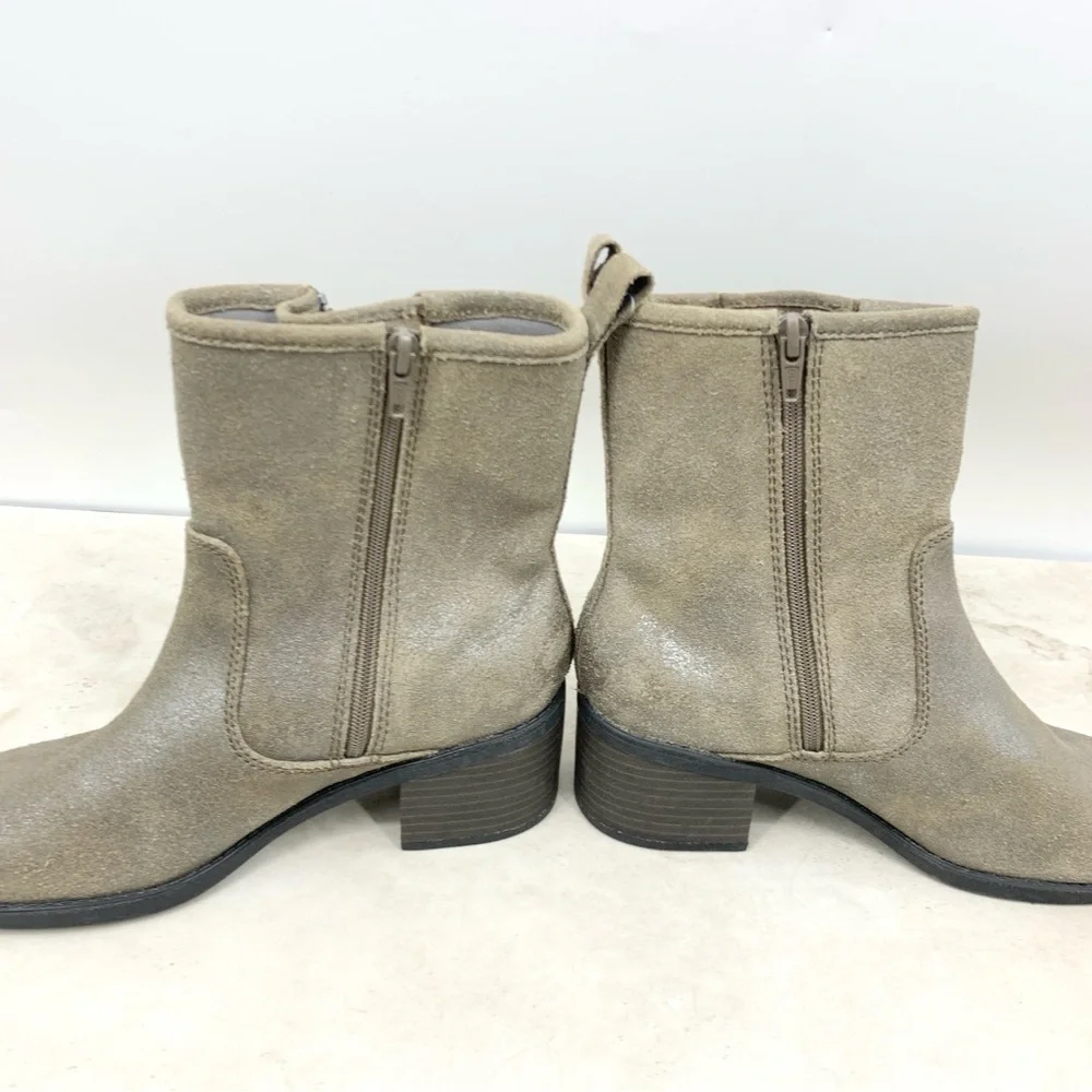 Clarks ankle bootie